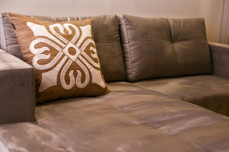 Tips for Creating a Cosy and Inviting Living Room on a Budget